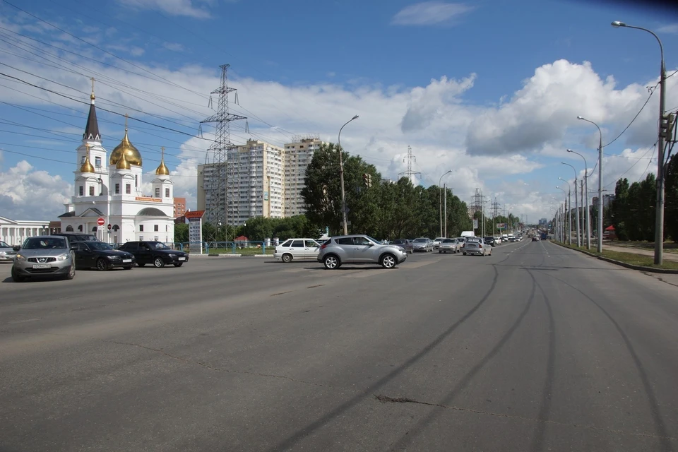 Ни в коем случае в жаркую погоду нельзя оставлять в салоне автомобиля детей и домашних животных.
