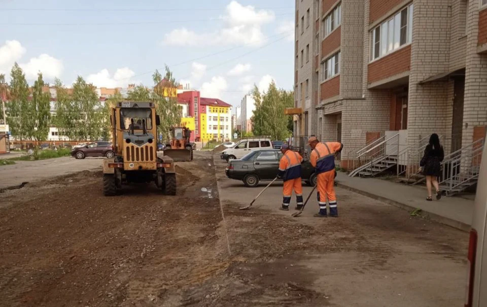 В Смоленске приступили к ремонту асфальта в районе школы №33. Фото: «Смоленскавтодор».