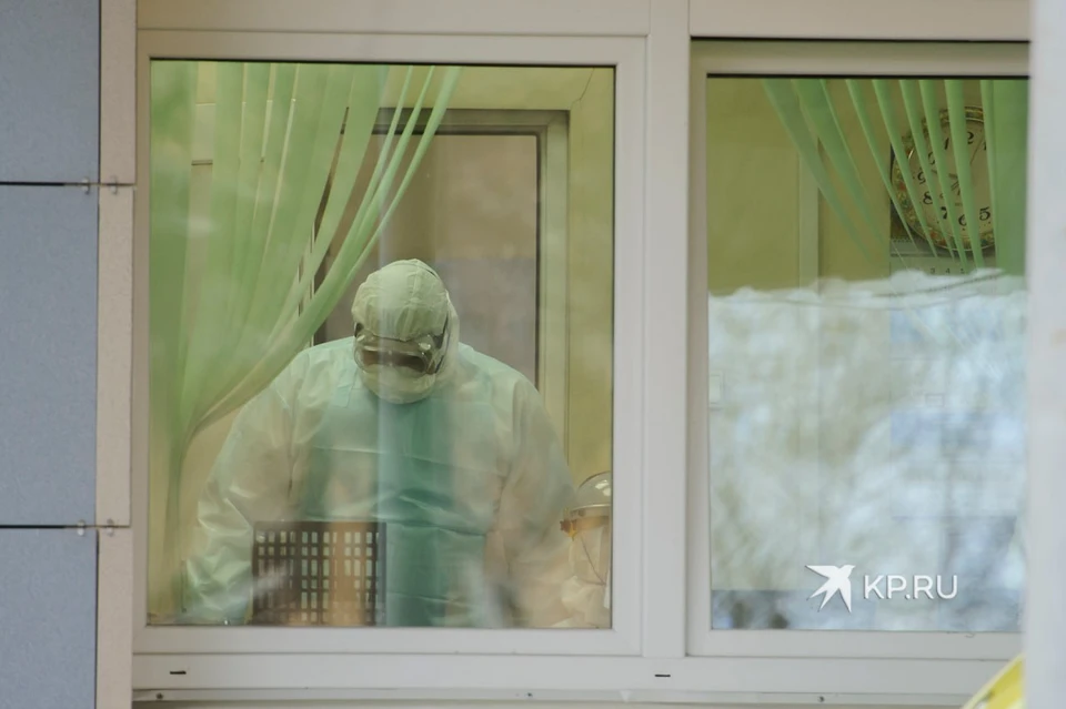 Сотрудники Роспотребнадзора продолжают вести медицинское наблюдение всех, кто контактировал с заболевшими