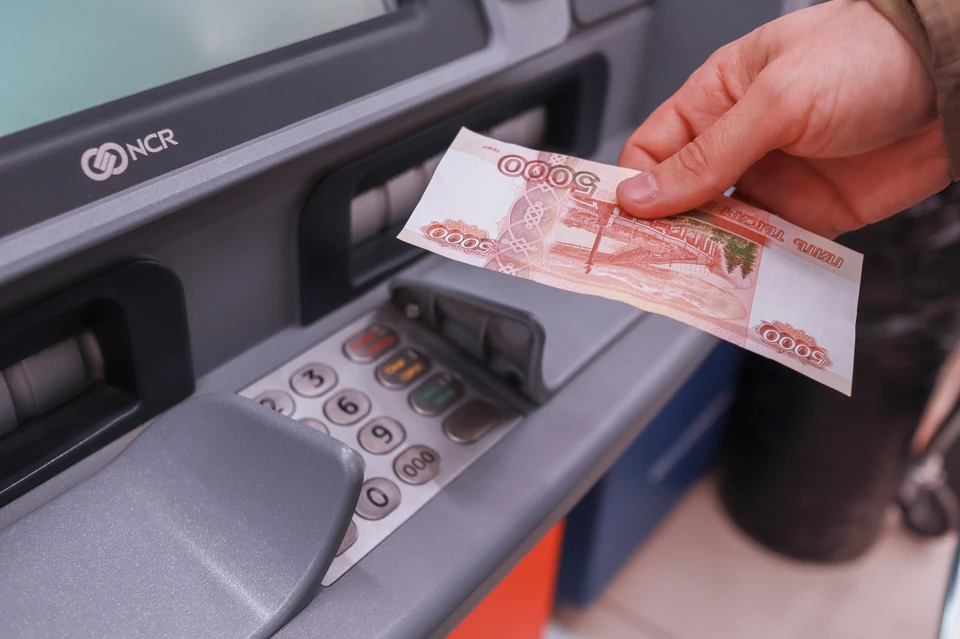 В Хакасии полицейский спас девушку за секунду до перевода денег мошенникам