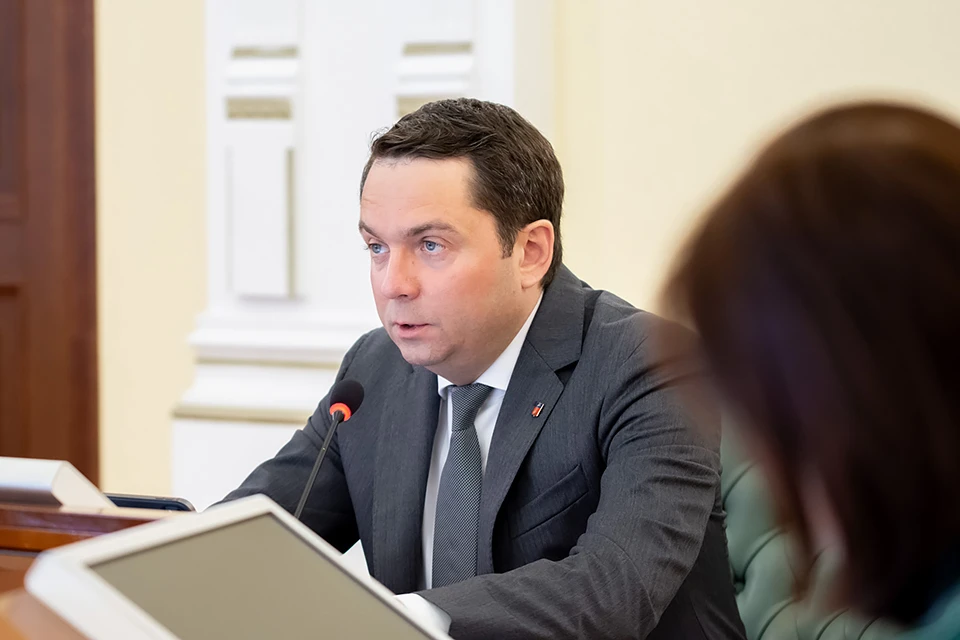 Глава Мурманской области Андрей Чибис подвел итоги рабочего визита в Заполярье помощника Президента РФ Максима Орешкина и главы Минвостокразвития и Арктики Алексея Чекункова. Фото: Правительство Мурманской области