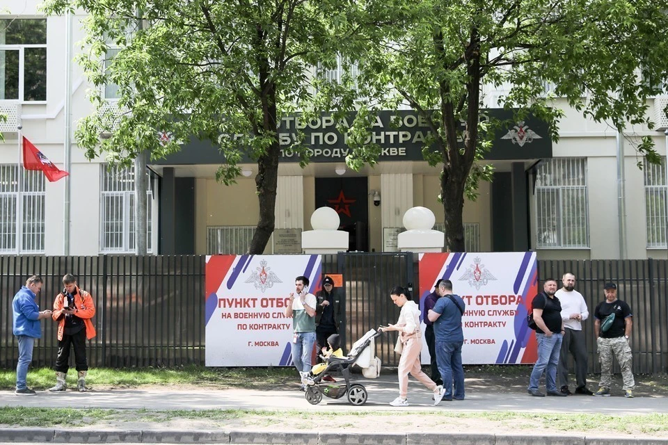Будущие контрактники рассказали о своей мотивации пойти служить в зоне СВО. Фото: Софья Сандурская.