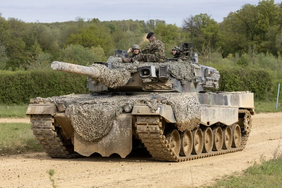 Handelsblatt: ФРГ намерена отказаться от проекта по ремонту танков Leopard в Польше
