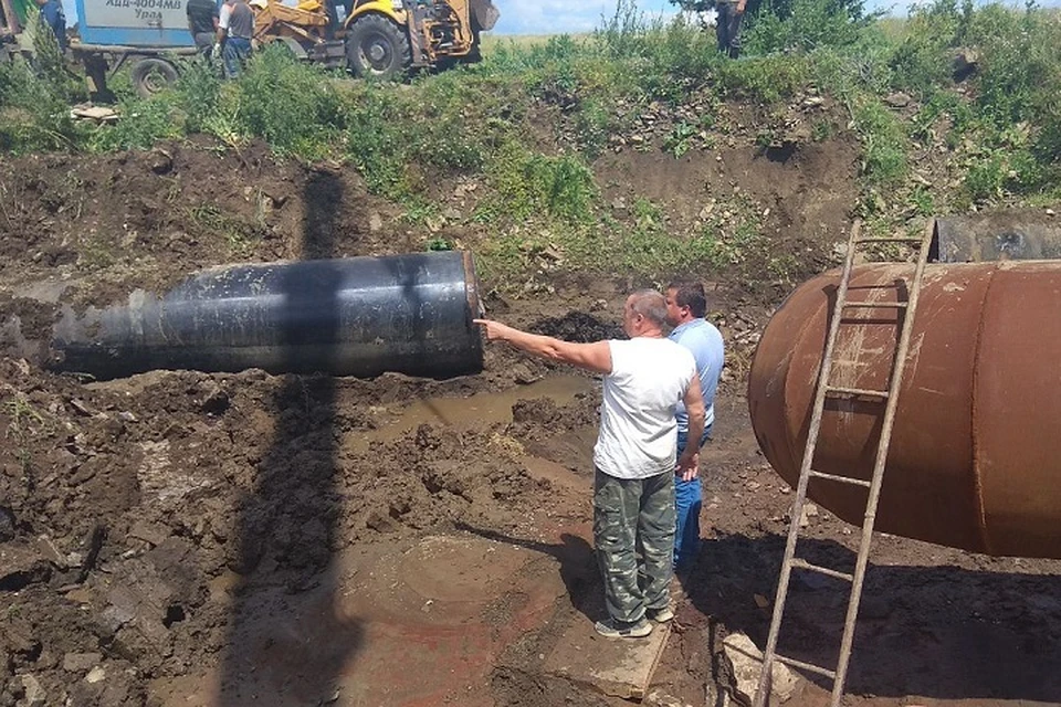 Работы по ремонту магистрального водовода "Алчевск-Стаханов" идут по плану. Фото - предприятие "Лугансквода"