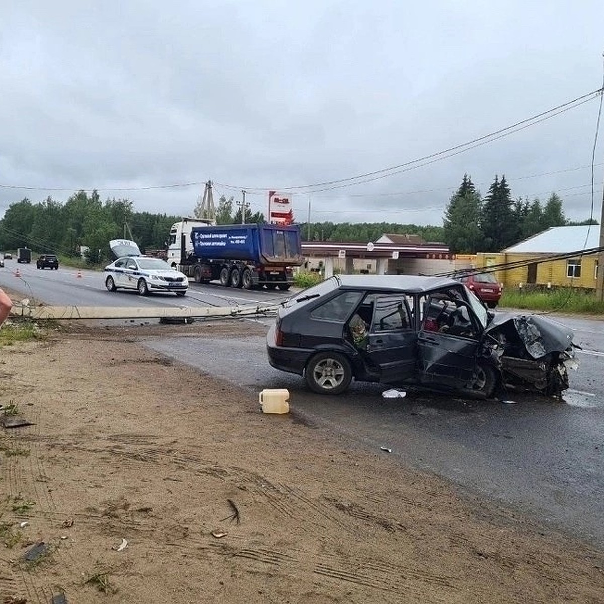 В Костроме 65-летний водитель и 62-летняя пассажирка погибли в страшном ДТП  - KP.RU