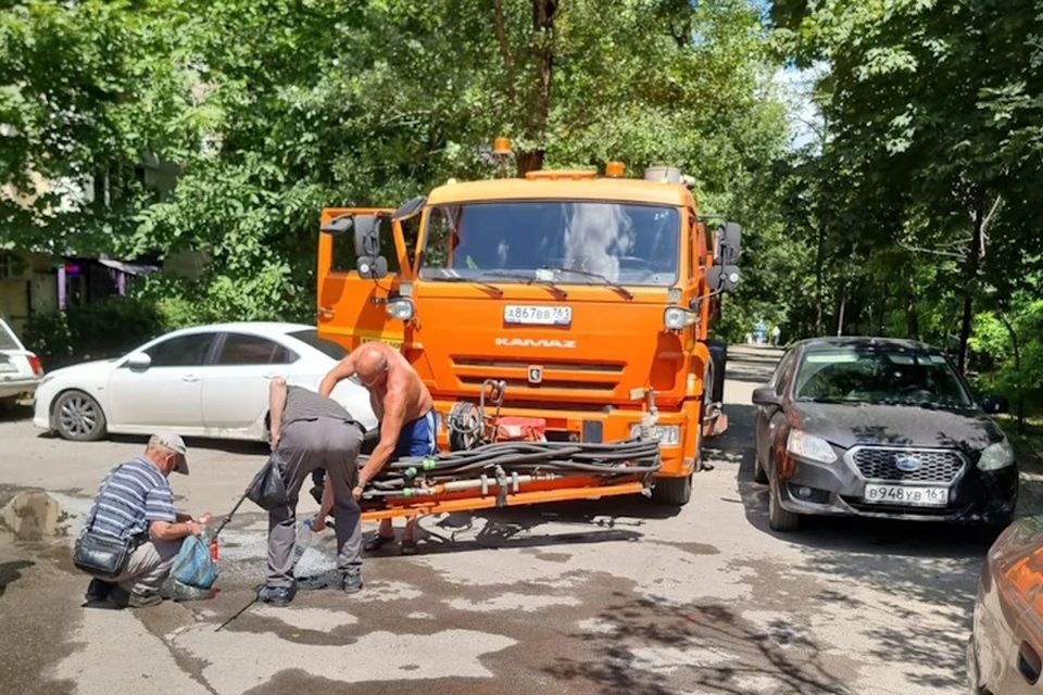 Порыв планируют устранить до восьми вечера. Фото: пресс-служба администрации Ростова