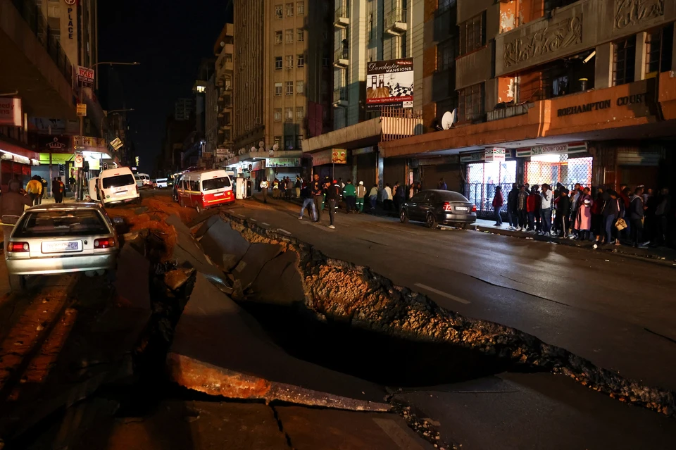 В Йоханнесбурге от взрыва в центре города пострадали более 40 человек.