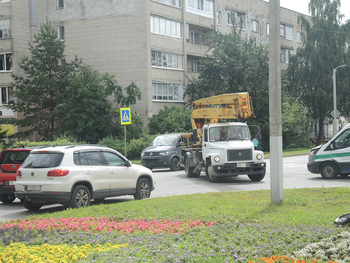 Во Владимире водители просят улучшить перекресток на улице Диктора Левитана  - KP.RU