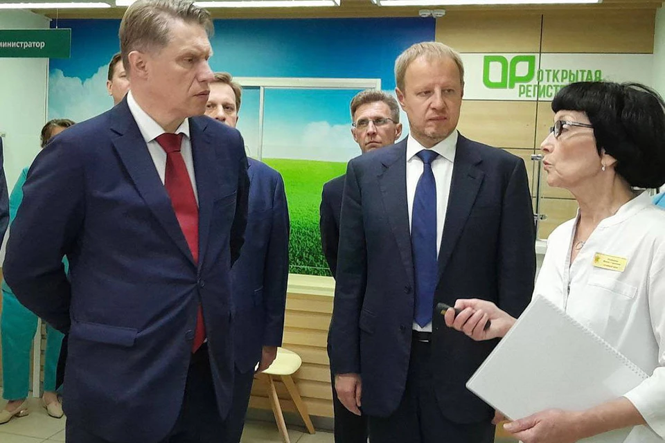 Министр здравоохранения во время визита в Алтайском крае. Фото: ТГ-канал В. Томенко