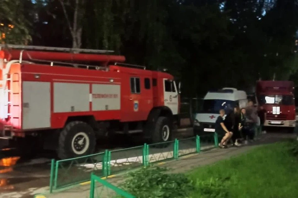 В Новосибирске в доме на улице Герцена, 6/1 загорелась квартира на 6 этаже. Фото: ГУ МЧС по НСО