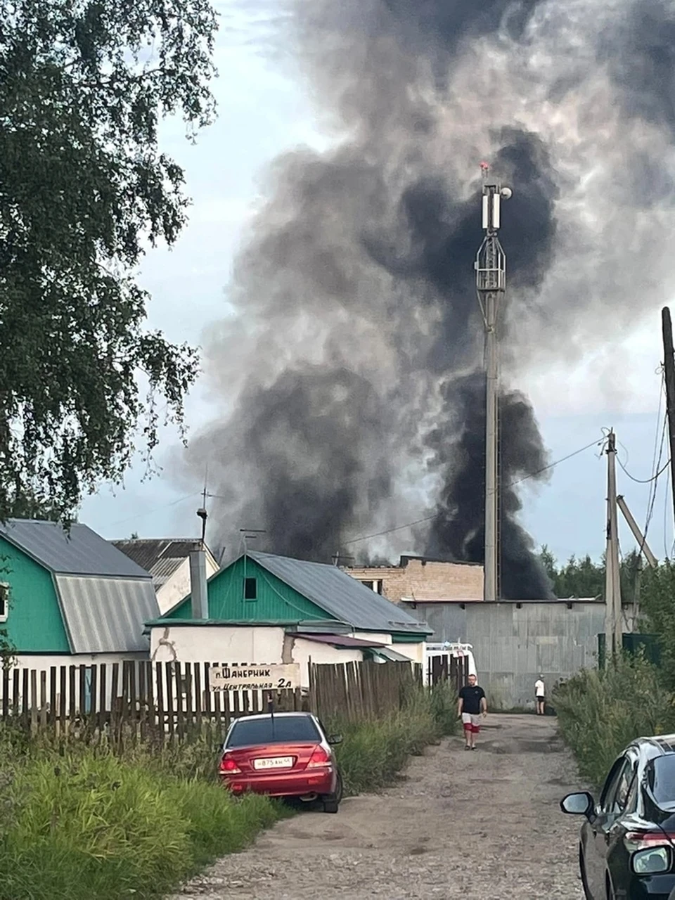 Дым на полнеба и запах гари: в Костроме сгорел цех вторсырья - KP.RU