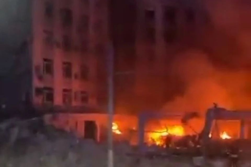 Зеленский подтвердил повреждение здания СБУ в Днепропетровске Фото: кадр из видео