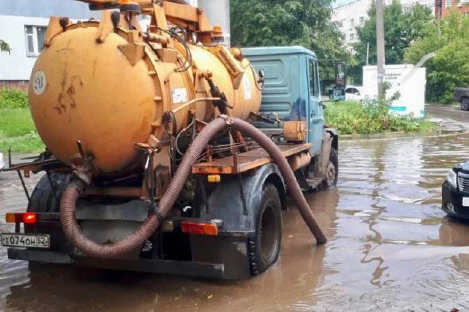 Техника работает в Нижнем Новгороде в местах скопления воды. Фото: телеграм-канал Юрия Шалабаева