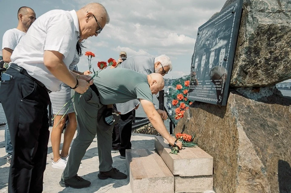 В Мариуполе почтили память военных моряков-новороссийцев. Фото - глава Мариуполя Олег Моргун