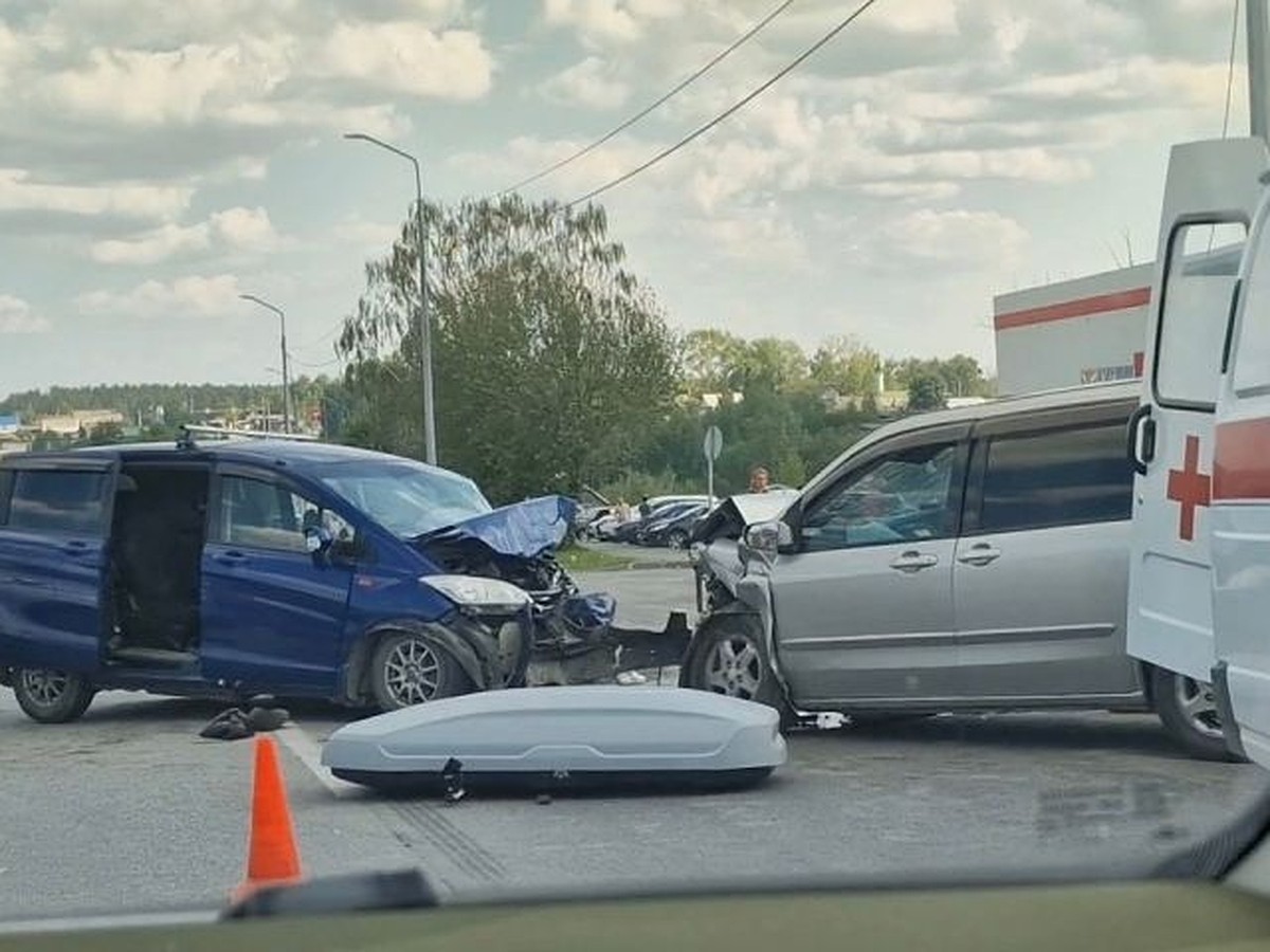 В Первоуральске при лобовом столкновении машин погиб человек - KP.RU