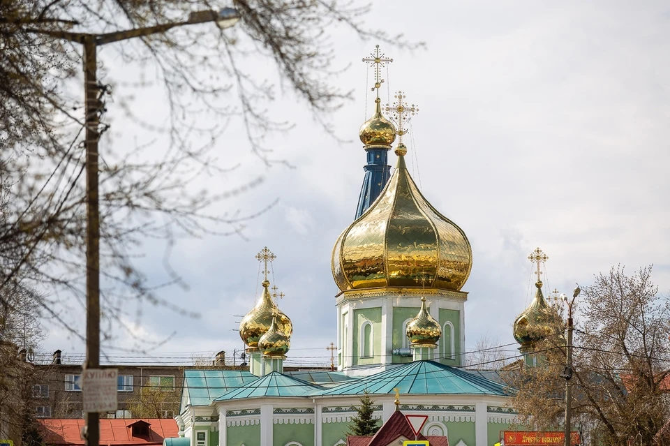 Церковь на чтз. Церковь Святого Крестиля. Рождество в Челябинске. Улица Рождественского Челябинск. Рождество в Челябинске фото.