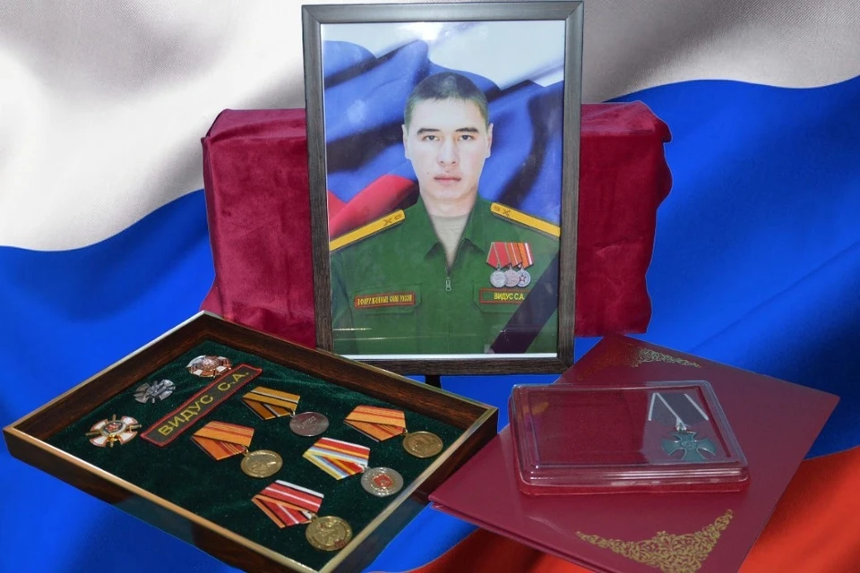 Бойца проводили в последний путь со всеми воинскими почестями. Фото: Александр Федотов