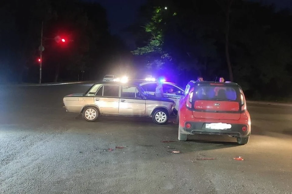 Полицейские устанавливают обстоятельства аварии. Фото: УГИБДД по Ростовской области