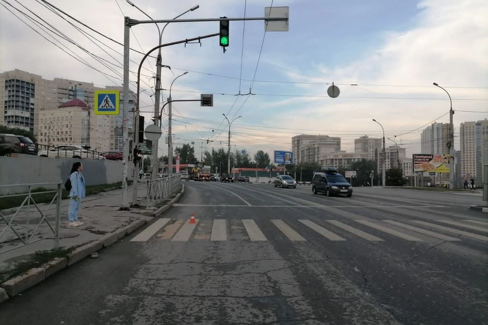 Пешеход и самокатчик столкнулись на пешеходном переходе. Фото: ГАИ Новосибирска.