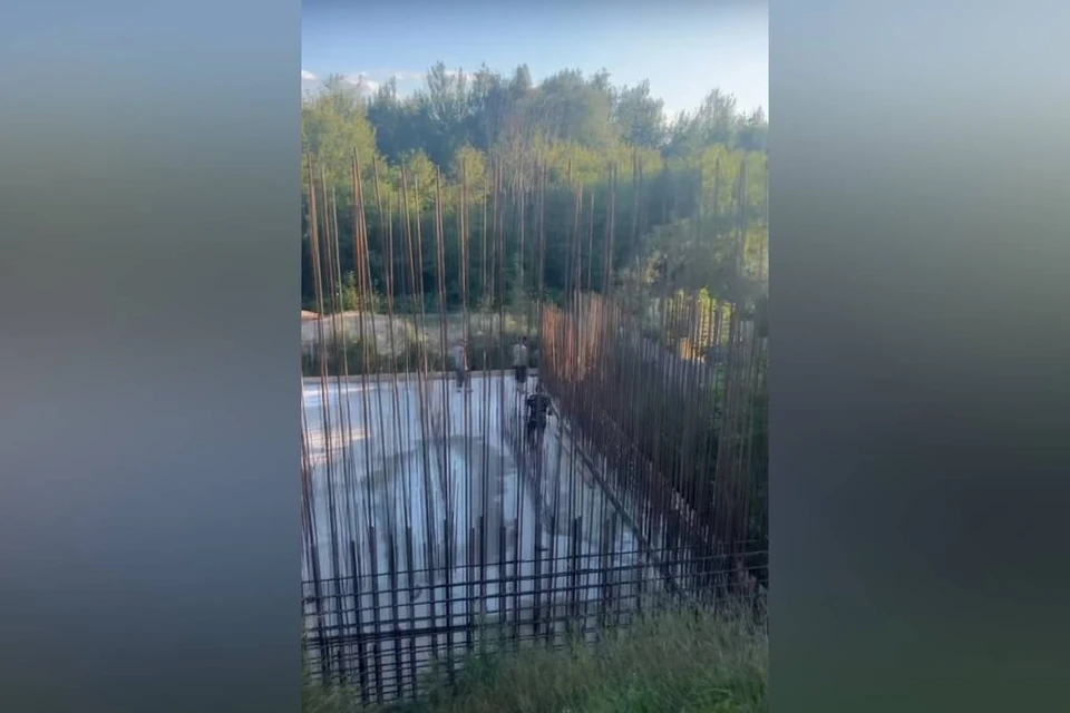 Строительство Сталин-Центра полным ходом идет на Бору. Фото: пресс-служба НРО КПРФ