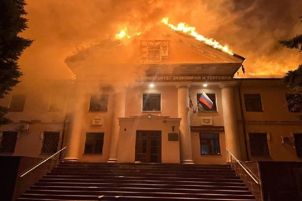В результате произведенной атаки на вуз сгорели дипломы выпускников этого года, а также документы приемной комиссии, серверы и компьютерные классы