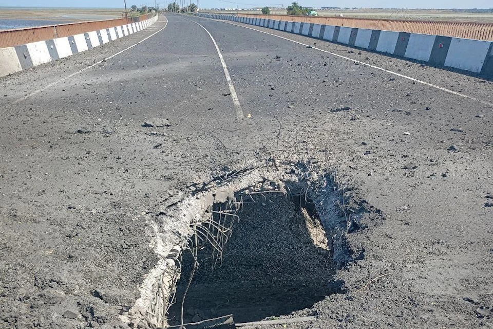 Движение по мосту временно остановлено Фото ТГ Владимир Сальдо