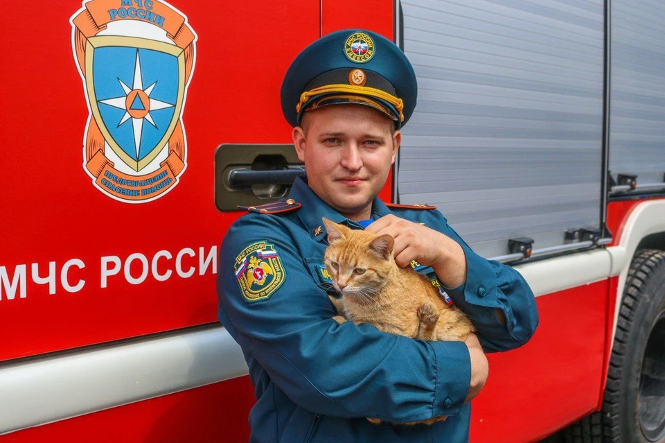 К рыжей питомице пожарные прикипели всей душой