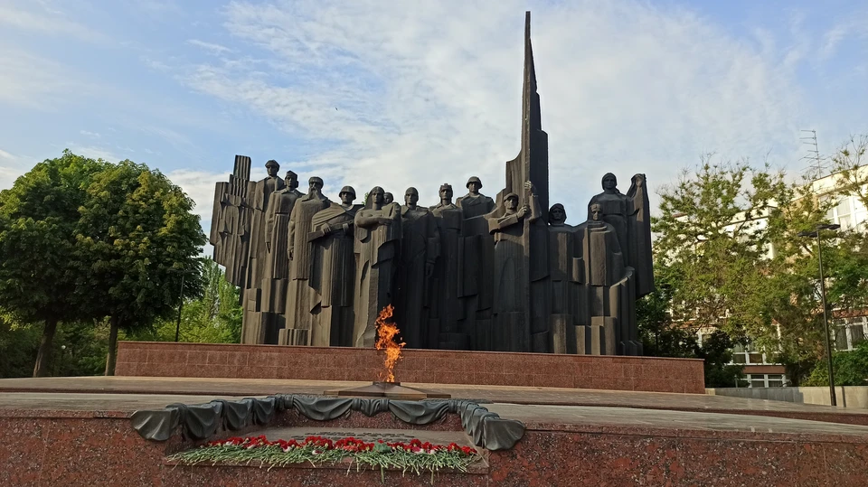 А в Лисках похоронили 24-летнего Максима Машина.
