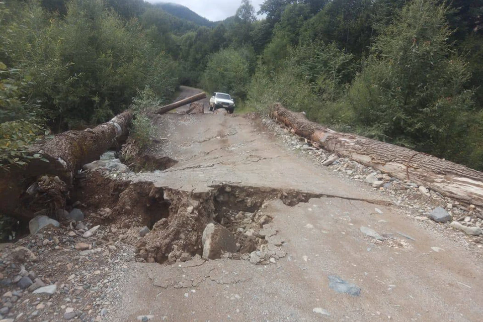 Мост обрушился в 50 километрах от села Амгу. Фото: министерство ГОЧС Приморья.