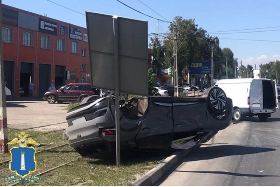 На Московском шоссе в ДТП перевернулась иномарка. Фото ГИБДД Ульяновской области
