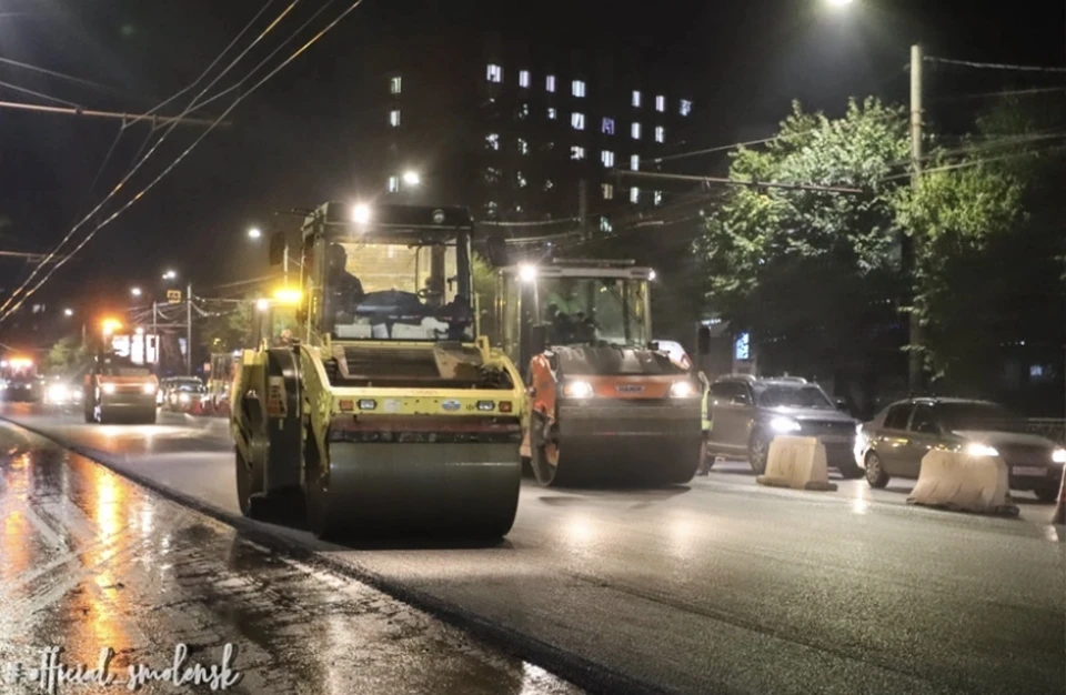 В Смоленске приступили к асфальтированию улиц Шевченко и Румянцева. Фото: пресс-служба администрации города.