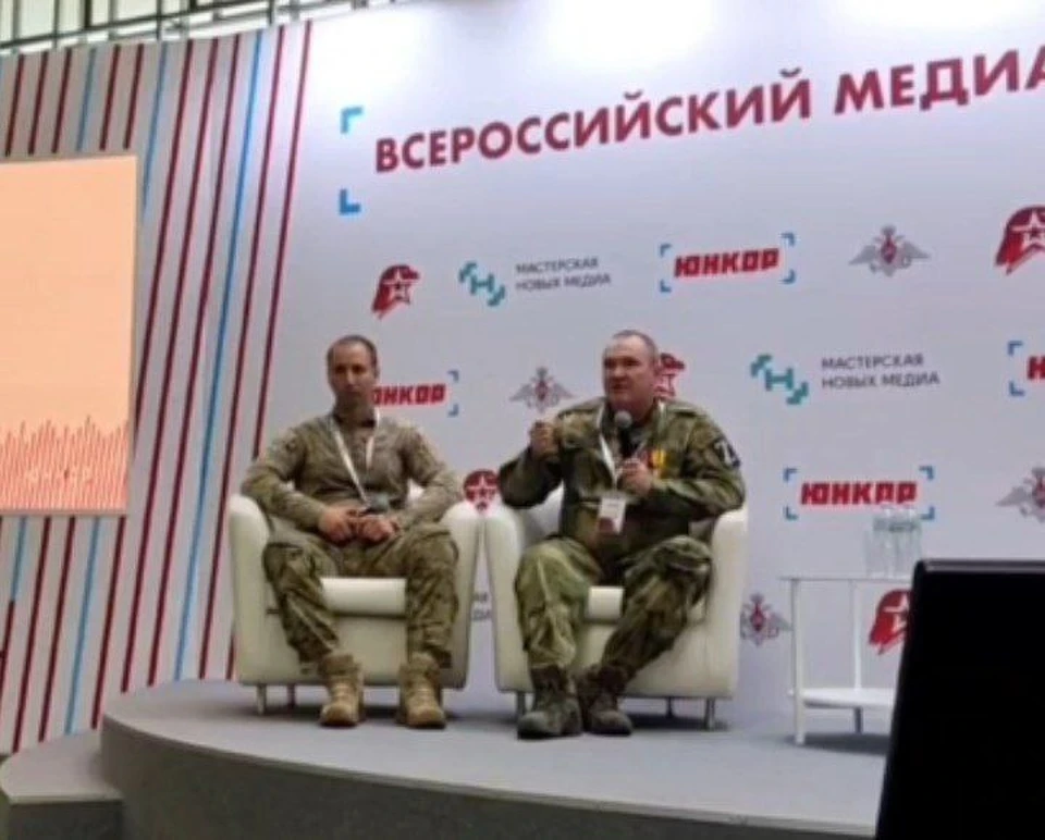 Бойцы поделились с юнармейцами опытом