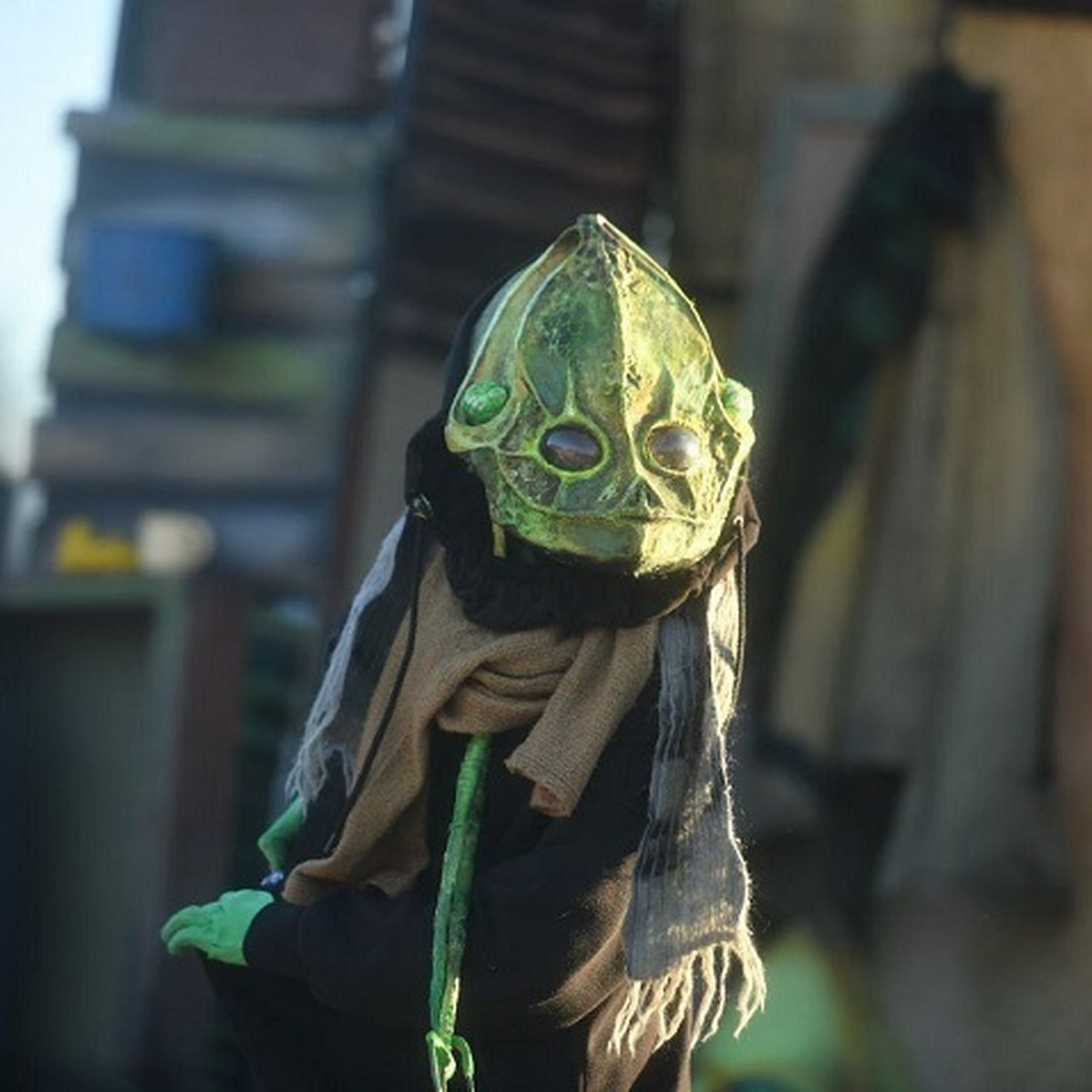 Страшная маска инопланетянина для Хэллоуина