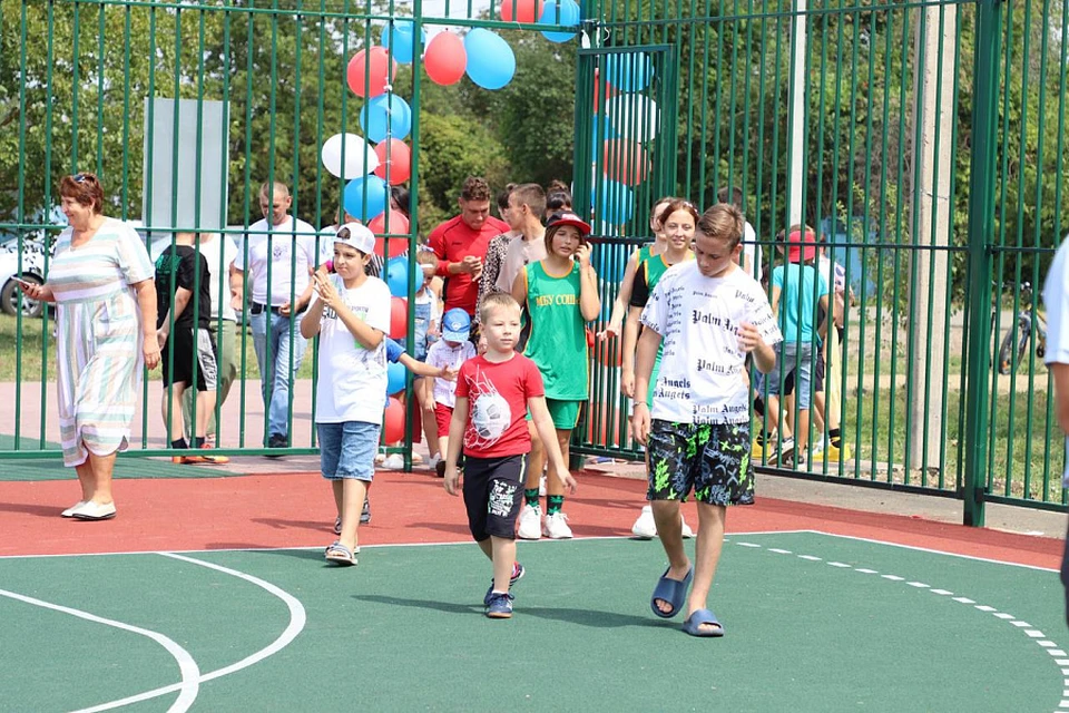 В Брюховецком районе открыли многофункциональную спортплощадку. Фото: пресс-служба администрации Краснодарского края.