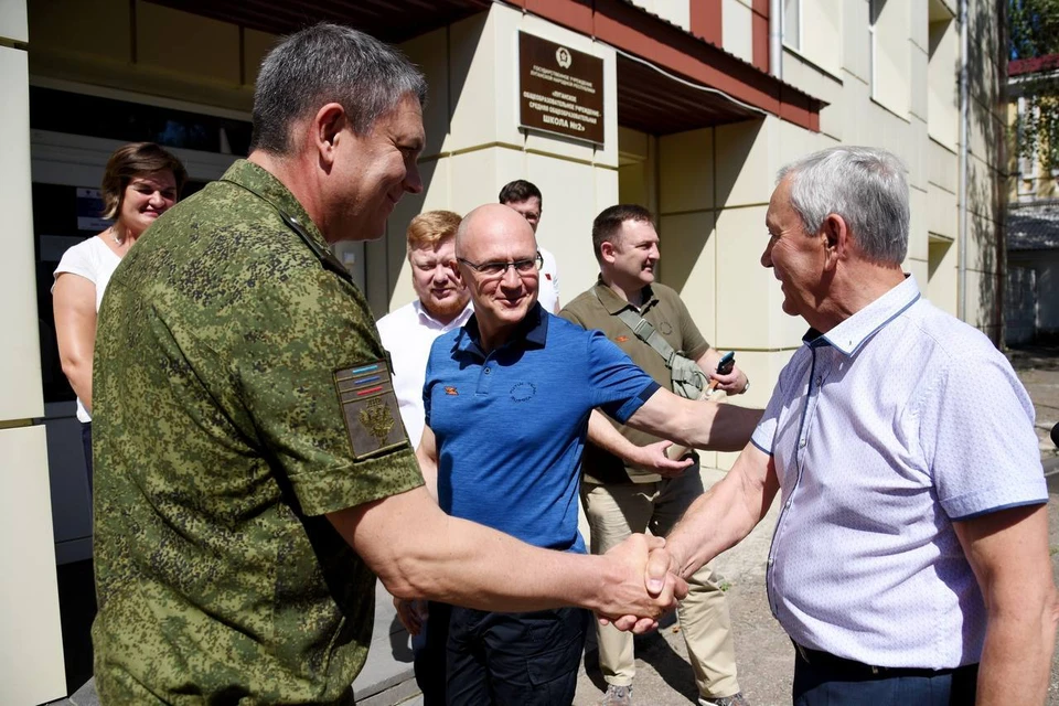 Награду и благодарность вручили во время визита в ЛНР Сергея Кириенко