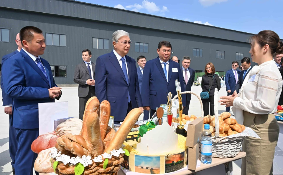 Причем сделал он это не в Акорде, как полтора года назад, после январской трагедии, вещая в полутемном зале перед сливками бизнес-сообщества, а на Павлодарщине, в Экибастузе, анонсируя ежегодный сентябрьский посыл народу.