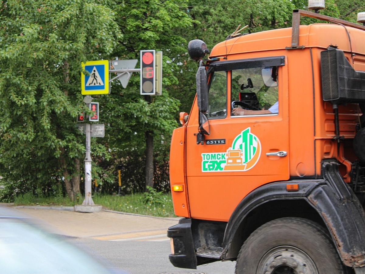 В Томске появится дополнительная машина для уборки городских улиц - KP.RU