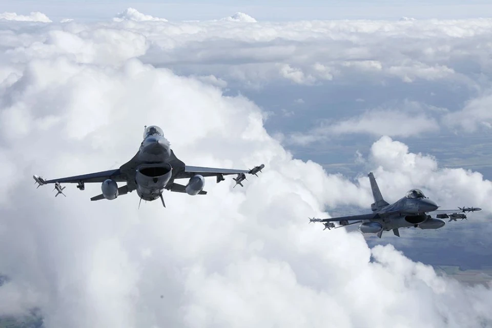 The Netherlands Times: истребители F-16 попадут на Украину только через год
