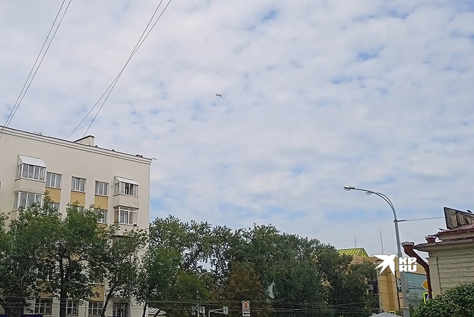 Горожане обратили внимание на необычный летающий объект