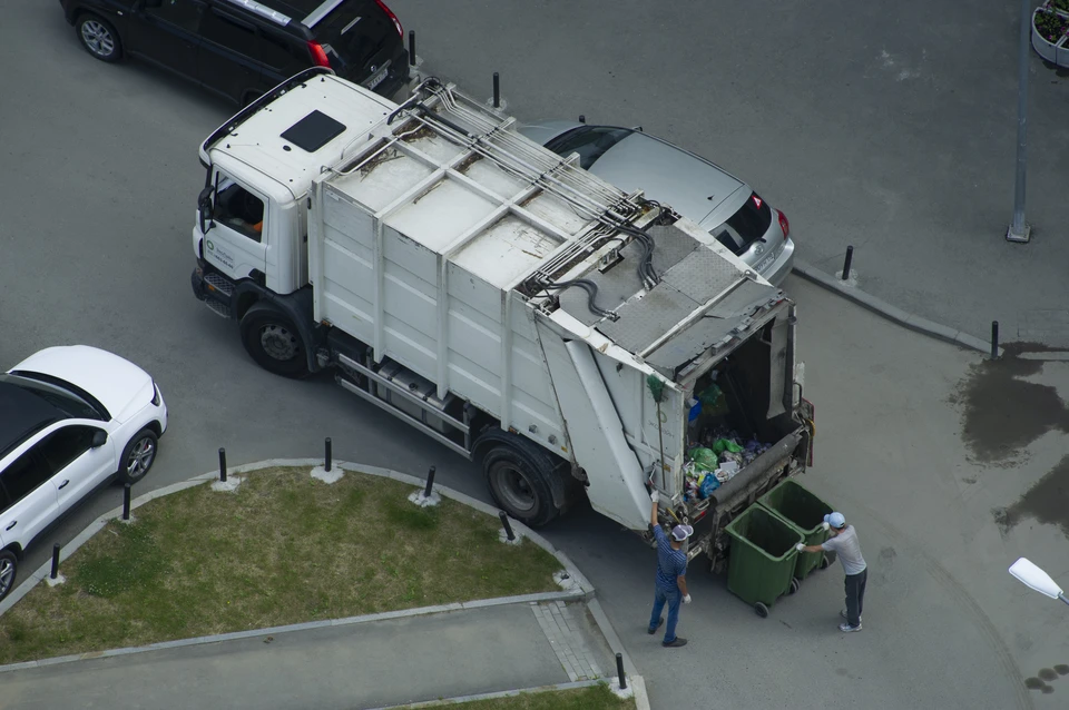 Около 100 грузовиков мусора вывезли с улиц Нижнего Новгорода после Дня города.