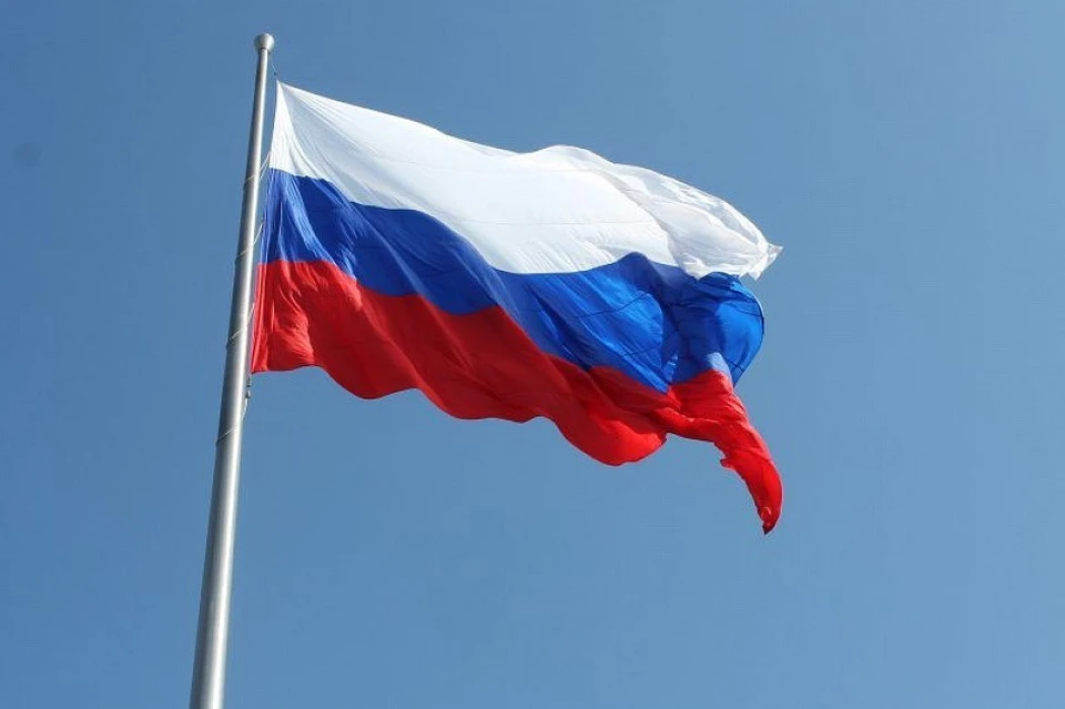 Триколор торжественно подняли на Главной городской площади Краснодара Фото: krd.ru