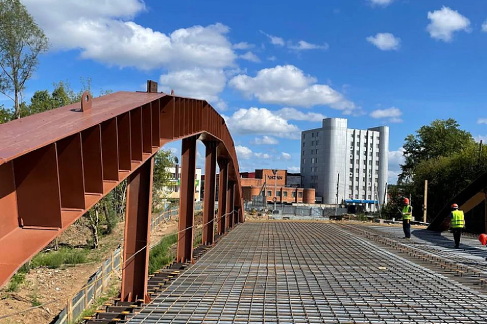 Сейчас подрядчик армирует плиту. Фото: kirovreg.ru