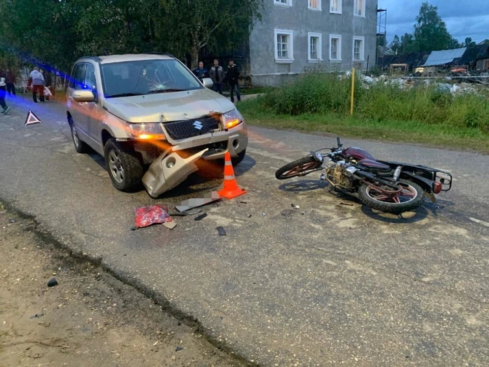 В поселке Войвож пьяный мотоциклист выехал на встречную полосу и врезался во внедорожник