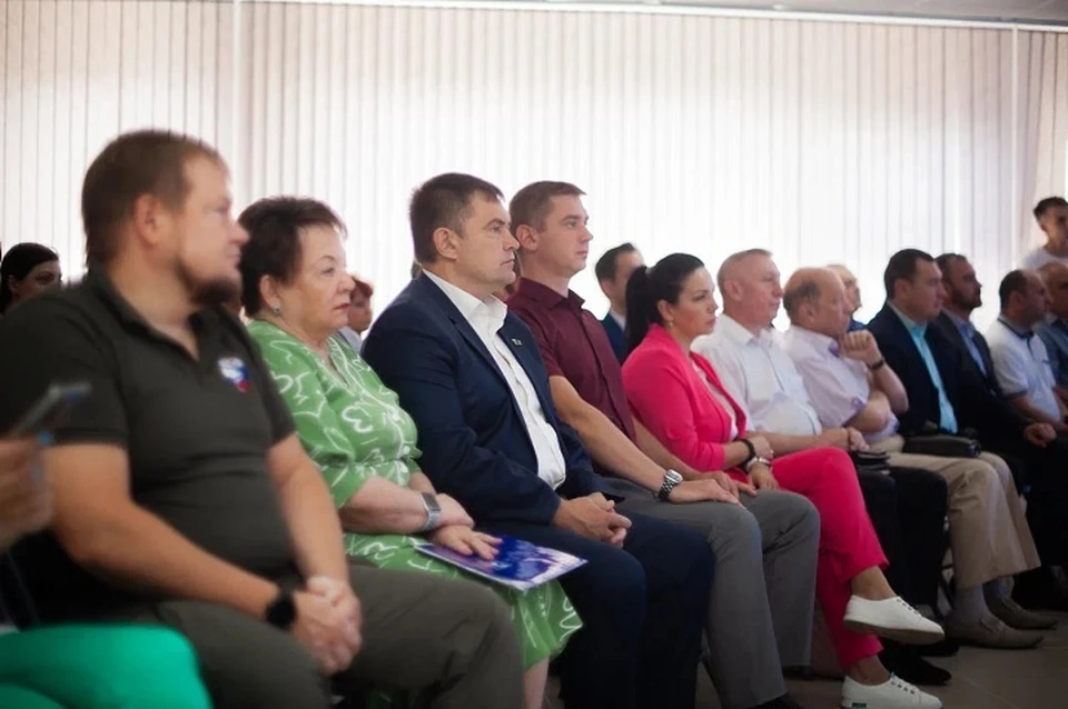 В народную программу «Единой России» в ЛНР поступило более 50 тысяч предложений. Фото - Дарья Лантратова