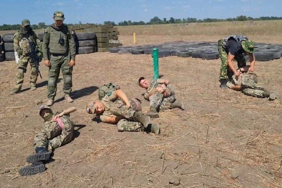 Ополченцы проходят обучение, а также выполняют задачи по охране общественного порядка. ФОТО: скриншот из видео ТАСС