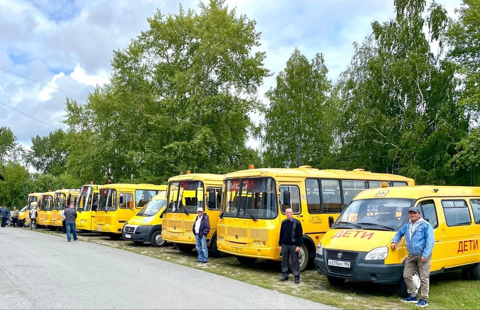 В Тавде автоинспекторы проверили состояние школьных автобусов, а также их водителей. Фото: Госавтоинспекция Свердловской области