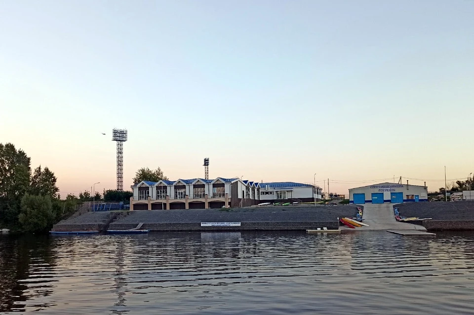 Накануне открытия новую гребную базу сфотографировала с воды корреспондентка "КП"-Тверь".