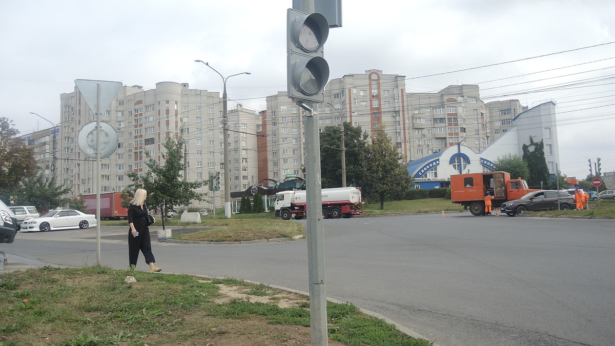 Во Владимире «народную тропу» на Верхней Дуброве сделали переходом со  светофором - KP.RU