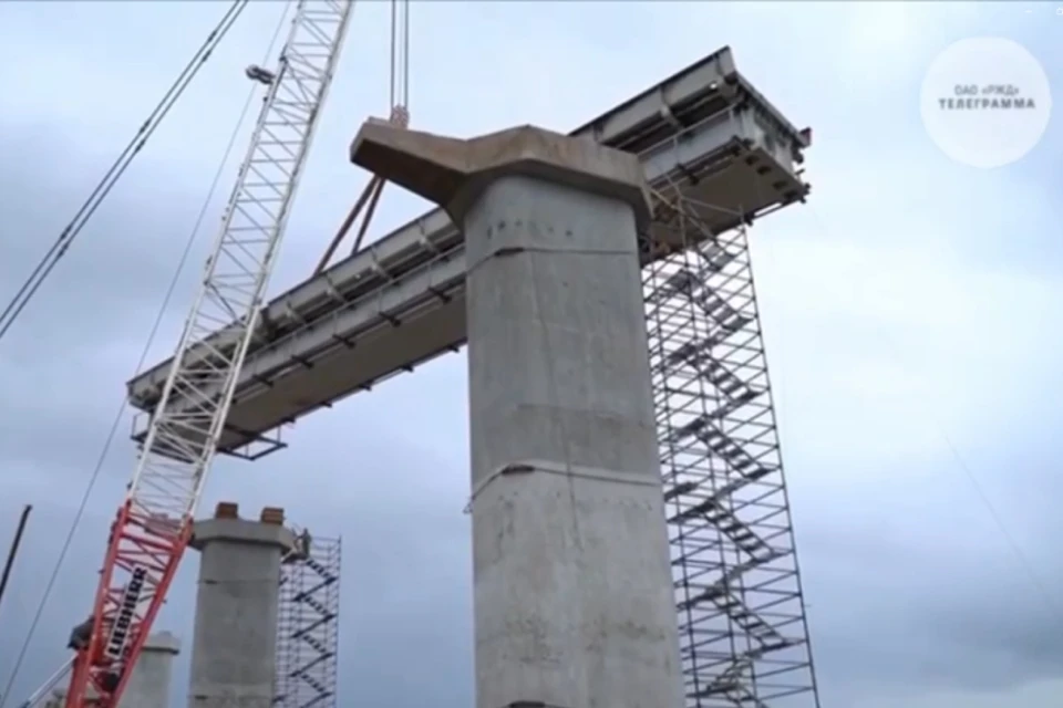 В Мурманской области строят сразу несколько новых железнодорожных мостов в рамках проекта Мурманского транспортного узла. Фото: Скриншот видео / РЖД