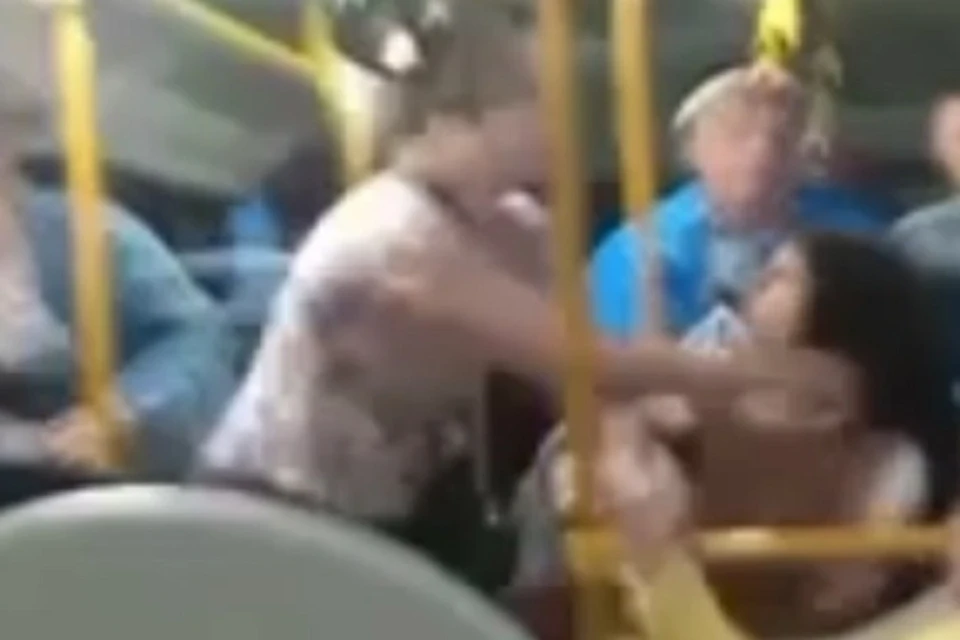 Кондуктор из киевского трамвая стал секс-символом Сети